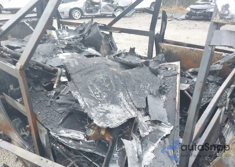 2004 Cadillac Deville Standard z USA, uszkodzony, nr VIN 1GEEH00Y94U500149